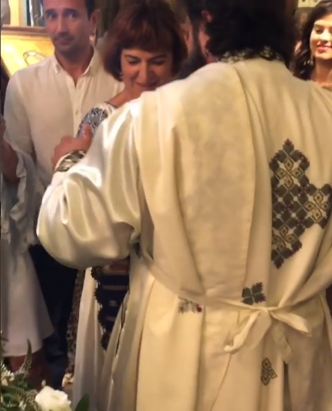 Andreea Popescu și-a botezat fiul! Imagini emoționante din timpul slujbei și ținuta superbă pe care a îmbrăcat-o fosta dansatoare a Deliei
