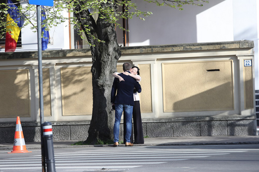 ”DEPUTATUL-ȘOSETĂ” S-A ÎNTORS ÎN FORȚĂ… A ”SUFOCAT” O DAMETĂ ÎN PRIMĂVERII!