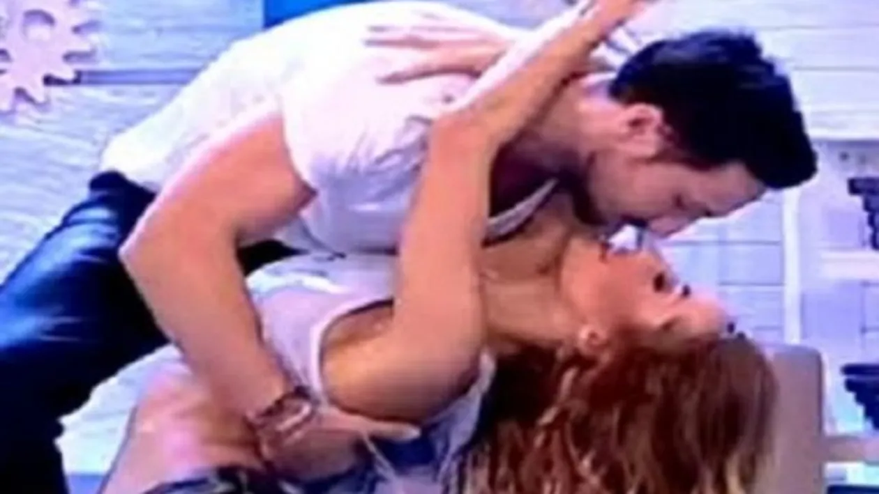 Momentul pe care toată lumea l-a ratat! Ce au făcut Flavia şi Dani Oţil ÎN DIRECT atunci când nu se uita nimeni  