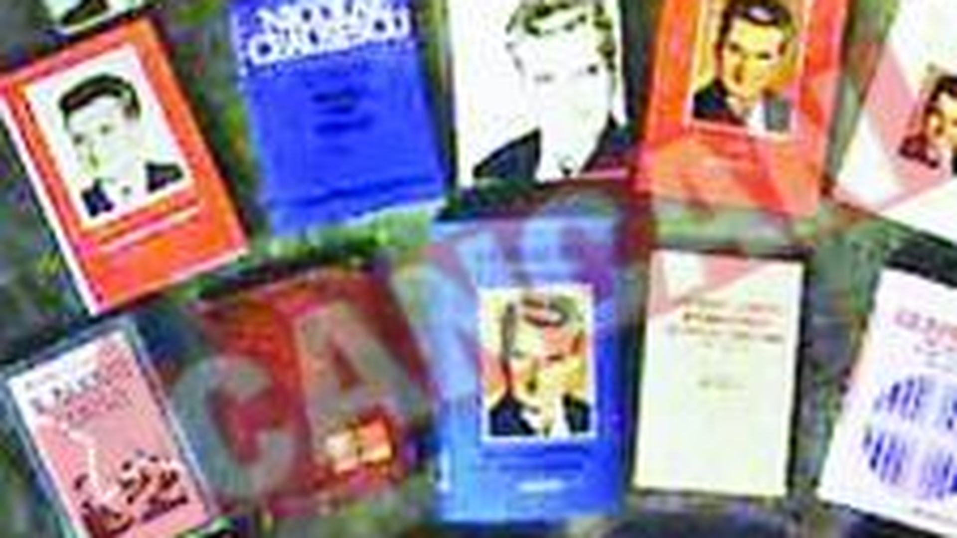 Operele cu omagiile lui Ceausescu se vand pe internet ca painea calda