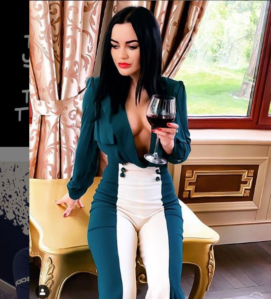 Fanii, în delir! Cum a apărut Carmen de la Sălciua pe stradă: ”Ce sâni nebunatici ai!”