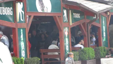 Sa sfaraie micii! Cozi infernale la cele mai cunoscute gratare din Bucuresti!