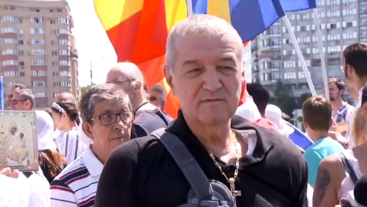 Gestul făcut de Gigi Becali la protestul anti-LGBT. Toți au rămas mască