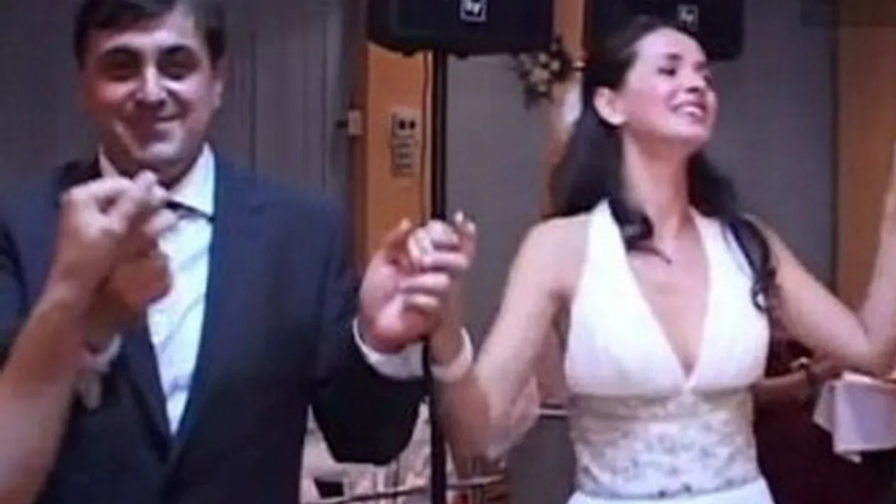 Petru Mircea, cu ochii in lacrimi la Happy Hour. Voi purta verigheta pe deget atata timp cat am sa simt sa o port