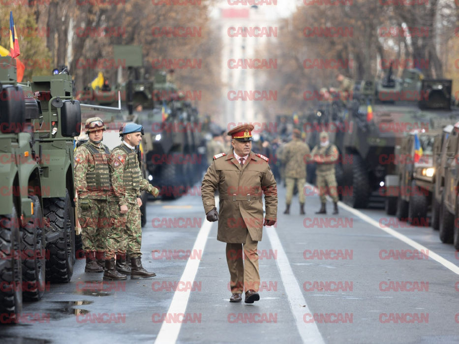 Imagini LIVE de la parada militară de 1 decembrie. Cum au apărut poliţistele la defilare. FOTO