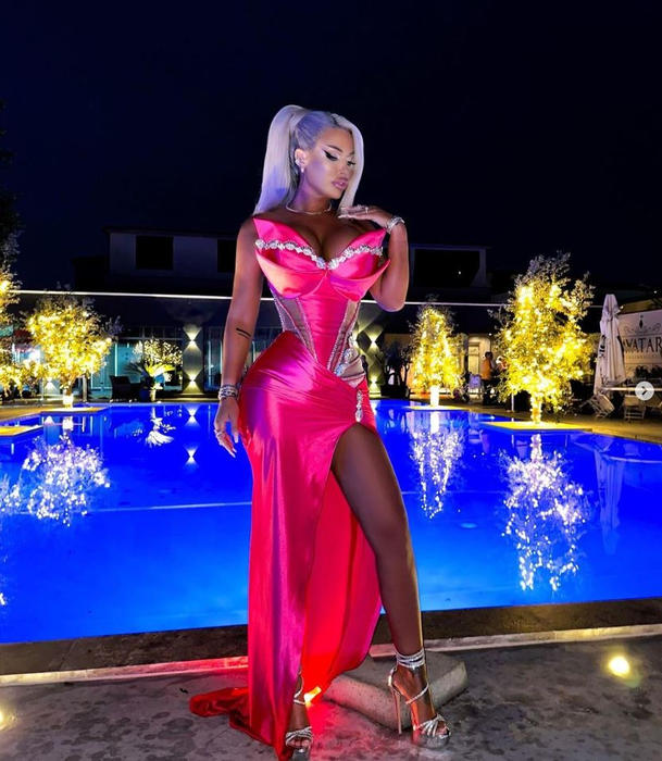 Loredana Chivu a cochetat și cu televiziunea (Foto: Instagram)