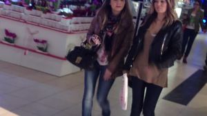 Gina Pistol si-a descoperit o noua pasiune: tablourile! Vezi ce face vedeta intr-un magazin cu obiecte de arta!