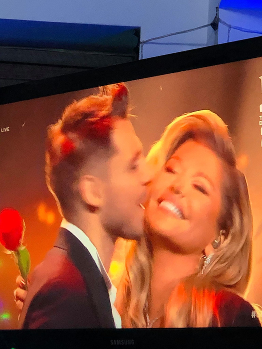 Loredana Groza și nepotul lui Florin Salam, în tandrețuri pe scena X Factor. S-au comportat ca doi îndrăgostiți