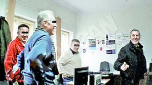 Nea Vasile s-a intors la treaba ca dupa o vacanta in Caraibe. Au luat pozitie de drepti in fata lui Avram!