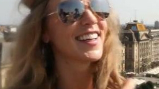 Corina da din culisele celui mai nou videoclip al ei: "Am facut misto de Shakira, am dat din buric pe muzica ei"