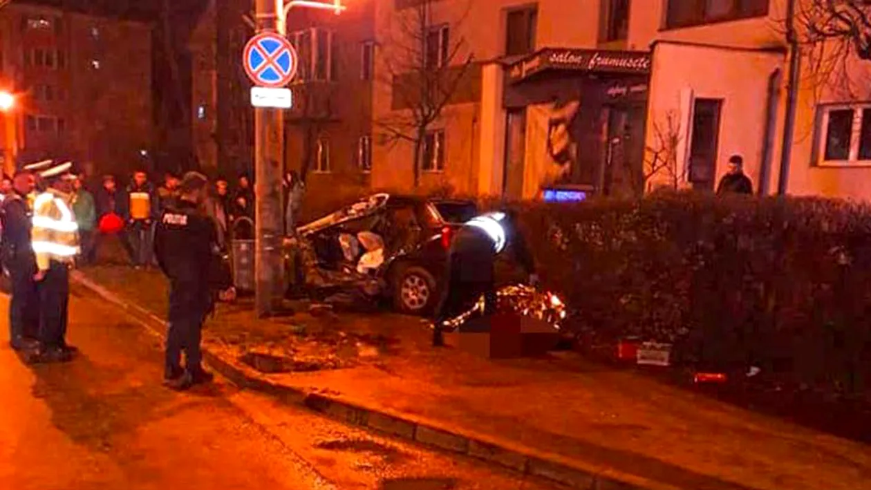 Accident mortal în Baia Mare! Un bărbat fără permis a spulberat o femeie aflată pe trotuar, după care s-a izbit cu mașina de un stâlp
