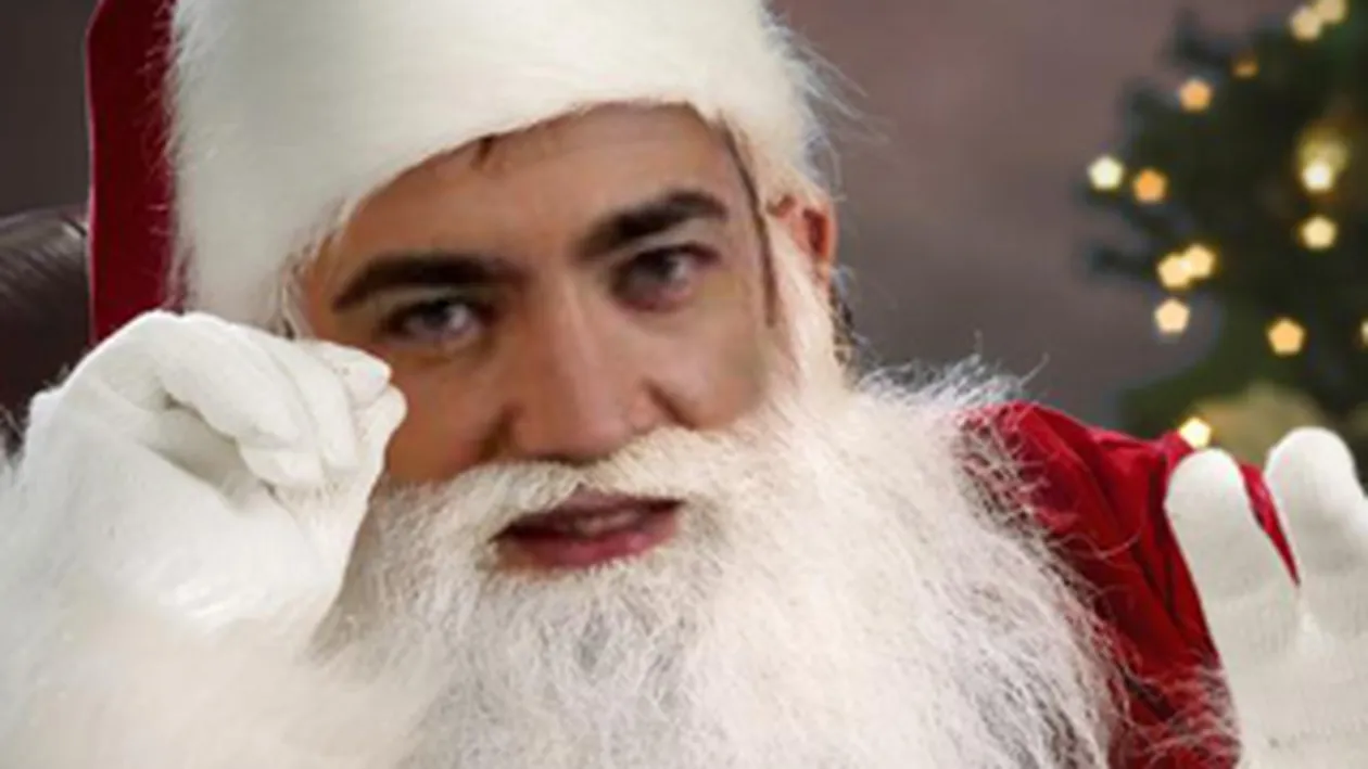 Mosule, ce tanar esti! Vezi cine este persoana costumata in Mos Craciun!