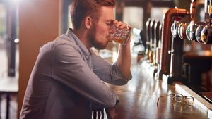 Un bărbat a ajuns la spital cu arsuri în gură și în gât, după ce a cerut un pahar cu apă. Caz halucinant în Italia!