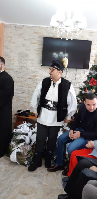 Fostul primar Cristian Popescu Piedone a colindat la un cămin de bătrâni: ”Am simțit nevoia să mă încarc sufletește!” | VIDEO