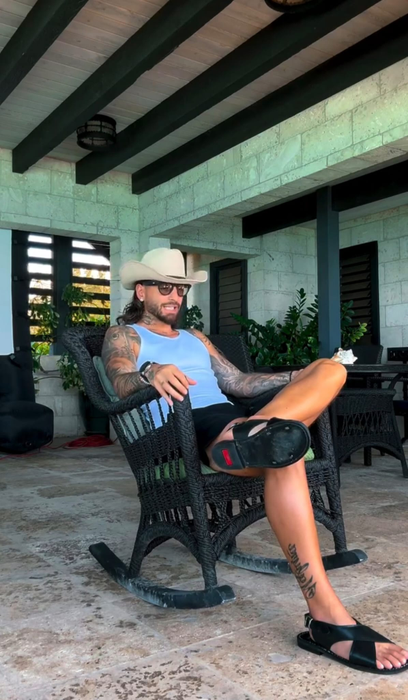 Cum arată casa lui Maluma. Artistul columbian are o vilă de lux