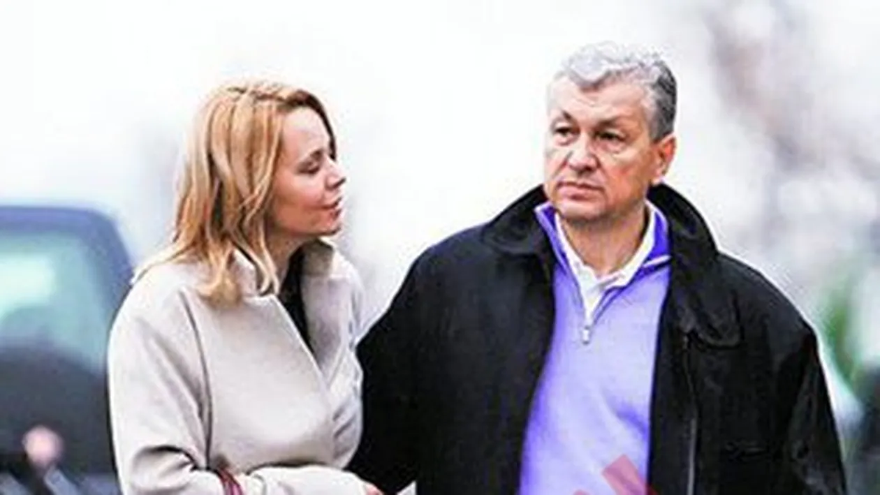 Tine la sotie, dar sta cu blonda