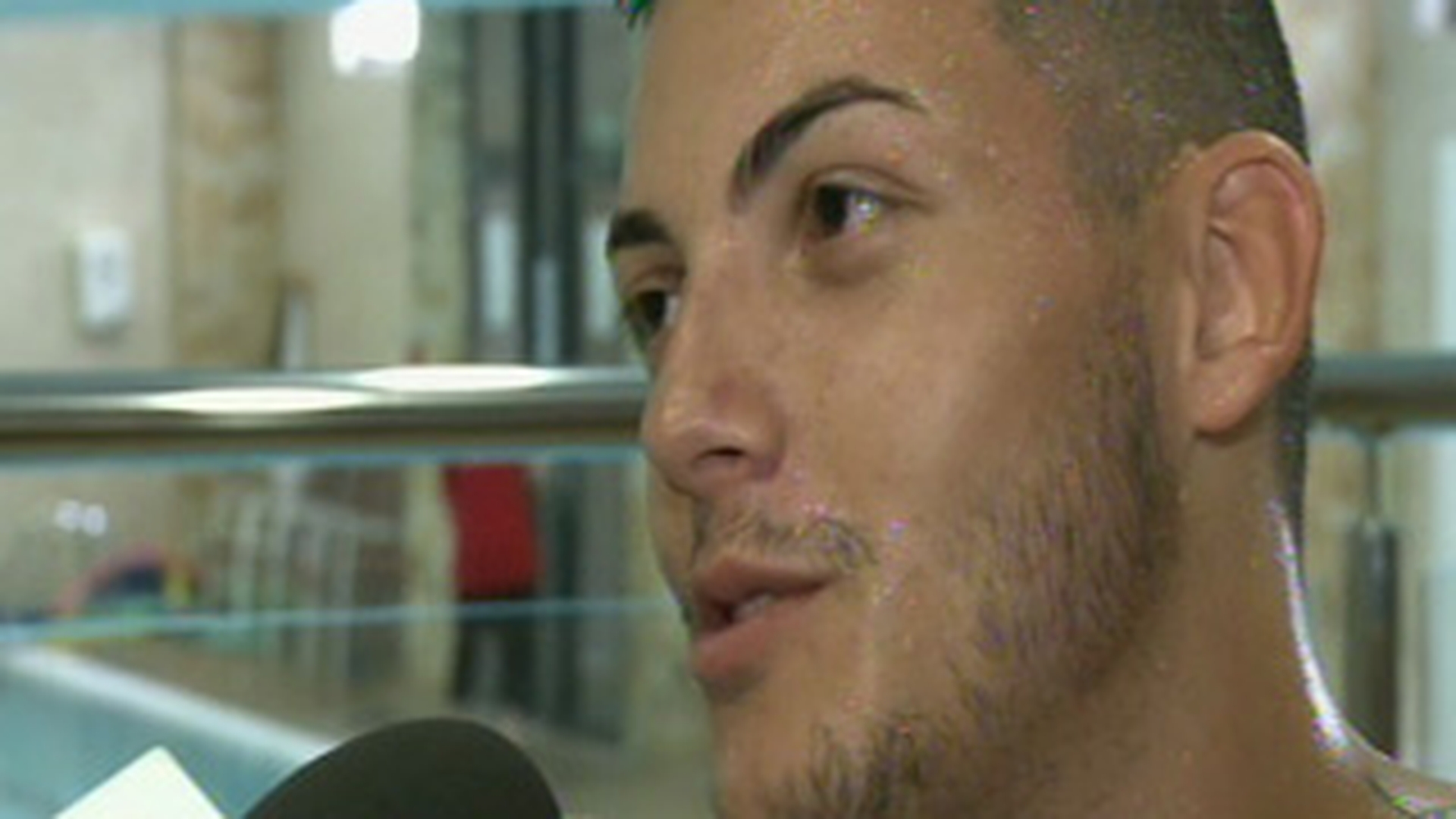Eduard Stelian neaga ca s-ar prostitua pe un site de gay: "Intotdeauna am fost cu gagici, 100 %"