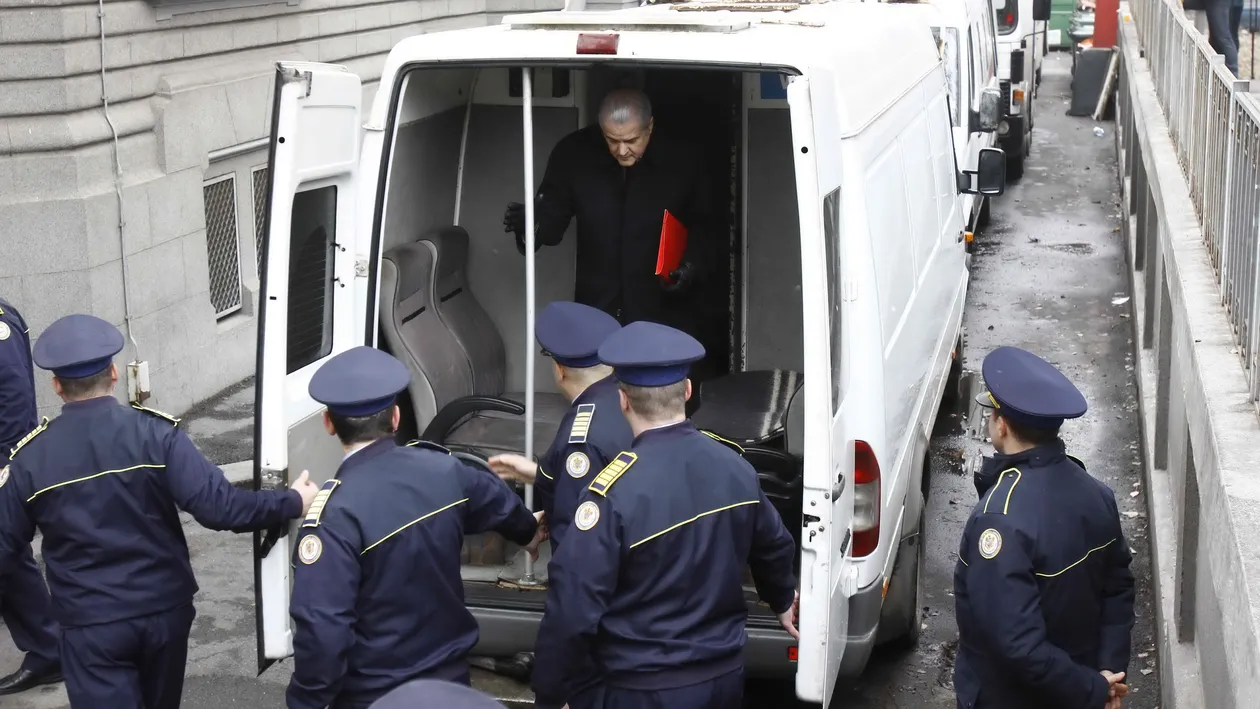 Ziua cea mare pentru Adrian Năstase! Judecătorii au stabilit verdictul: politicianul a fost eliberat condiţionat!