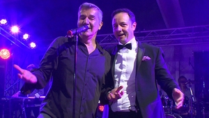 Il vezi aproape zilnic la TV, dar nu l-ai auzit vreodata cantand! Ce a cautat Maruta langa Bittman la nunta baiatului lui Piedone