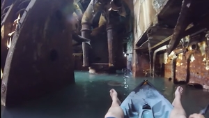 Acest turist s-a filmat în interiorul epavei din COSTINEŞTI, după ce aceasta s-a rupt în două! Iată ce s-a văzut în imagini