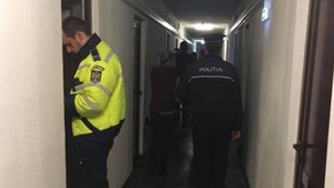 O clujeancă a sunat la 112 și s-a plâns că vecinul de bloc o jignește. Când au ajuns, polițiștii au aflat adevărul. Ce se întâmplase, de fapt
