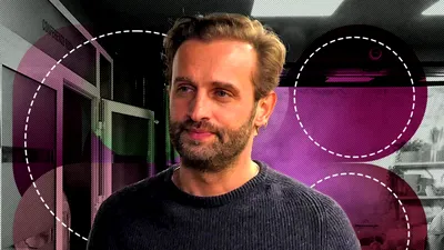 Cum arată casa lui Sorin Brotnei din Maramureș. Acoperișul e realizat într-un mod care nu se mai folosește în prezent