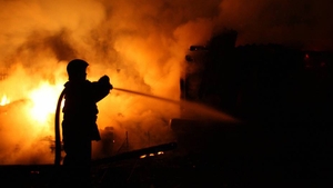 Ultima oră! Acoperişul unui hotel din judeţul Arad a luat foc, clădirea fiind evacuată
