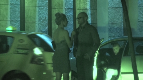 Degeaba l-au escortat si au incercat sa-l agate. Mihai Bendeac a abandonat fetele si a plecat singur acasa