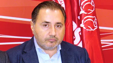 Nu a fost văzut în public niciodată fără cămaşă! Ce tatuaje are domnul deputat!