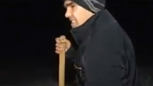 VIDEO Acest reporter din Romania nu va uita niciodata reactia acestui barbat: "De-a p**a si mai rau!". Vezi ce l-a scos din minti