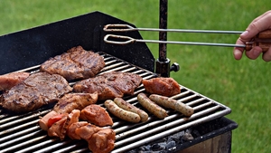 Secretul unui grătar perfect! Trucul pe care trebuie să-l faci înainte de a pune carnea pe foc o va face delicioasă
