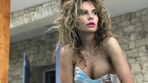 Imagini interzise cardiacilor. Anna Lesko s-a fotografiat fără sutien, iar fanii au luat-o razna