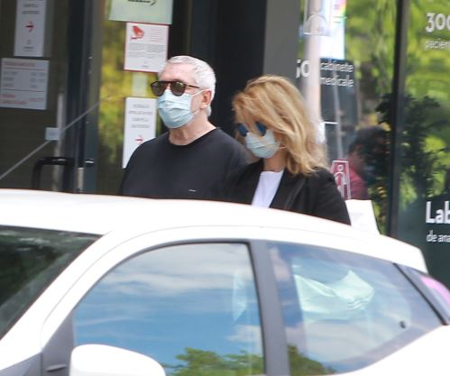 Dan Chișu și Alina Chivulescu se îndreaptă spre supermarket