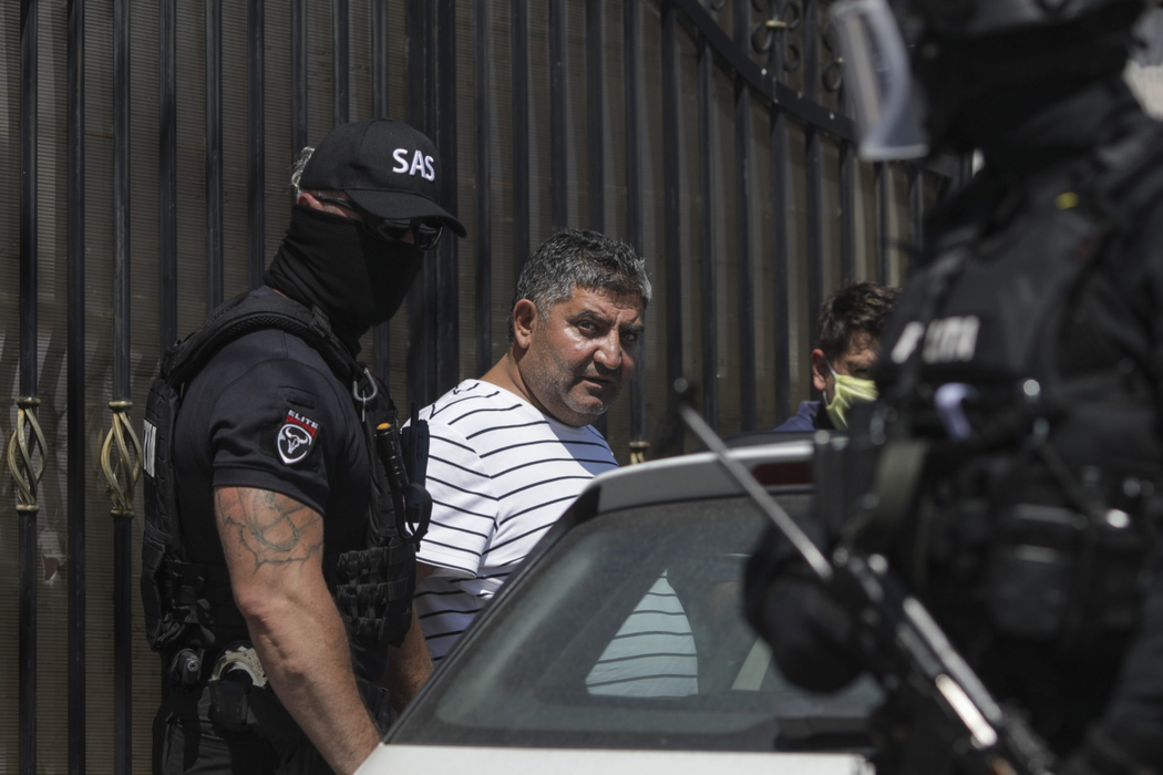 Polițiștii au făcut percheziții ample (Foto: Inquam Photos/Octav Ganea)