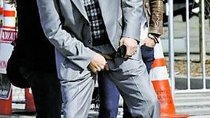 Colin Farrell s-a dat in spectacol la Santa Monica. Gesturi obscene pe strada