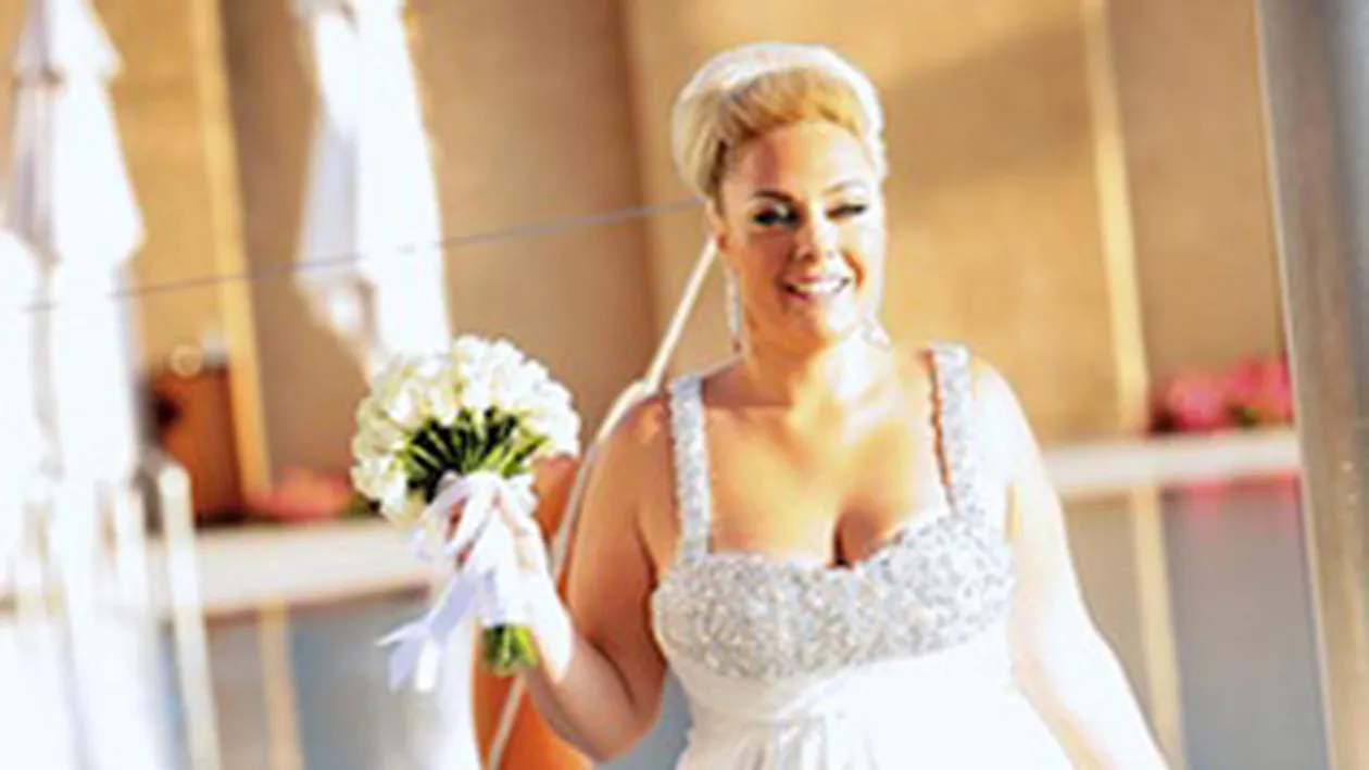 Giulia Nahmany a cumparat mobila de cristal pentru camera fiicei sale!