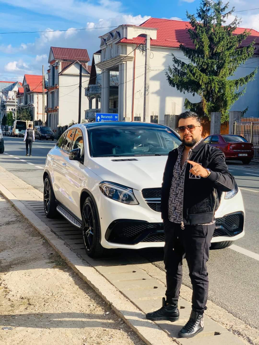 Bogdan de la Ploiești s-a ras în cap după un challenge în scop umanitar: “Îi provoc pe Tzancă Uraganu și pe Cătălin Măruță! Vrem să susținem ce se întâmplă în România cu pandemia”