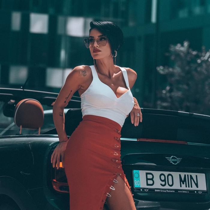 Cu ochii înlăcrimați, Oana Roman a postat un mesaj impresionant pentru Adelina Pestrițu care se luptă cu virusul SARS-CoV-2 | FOTO