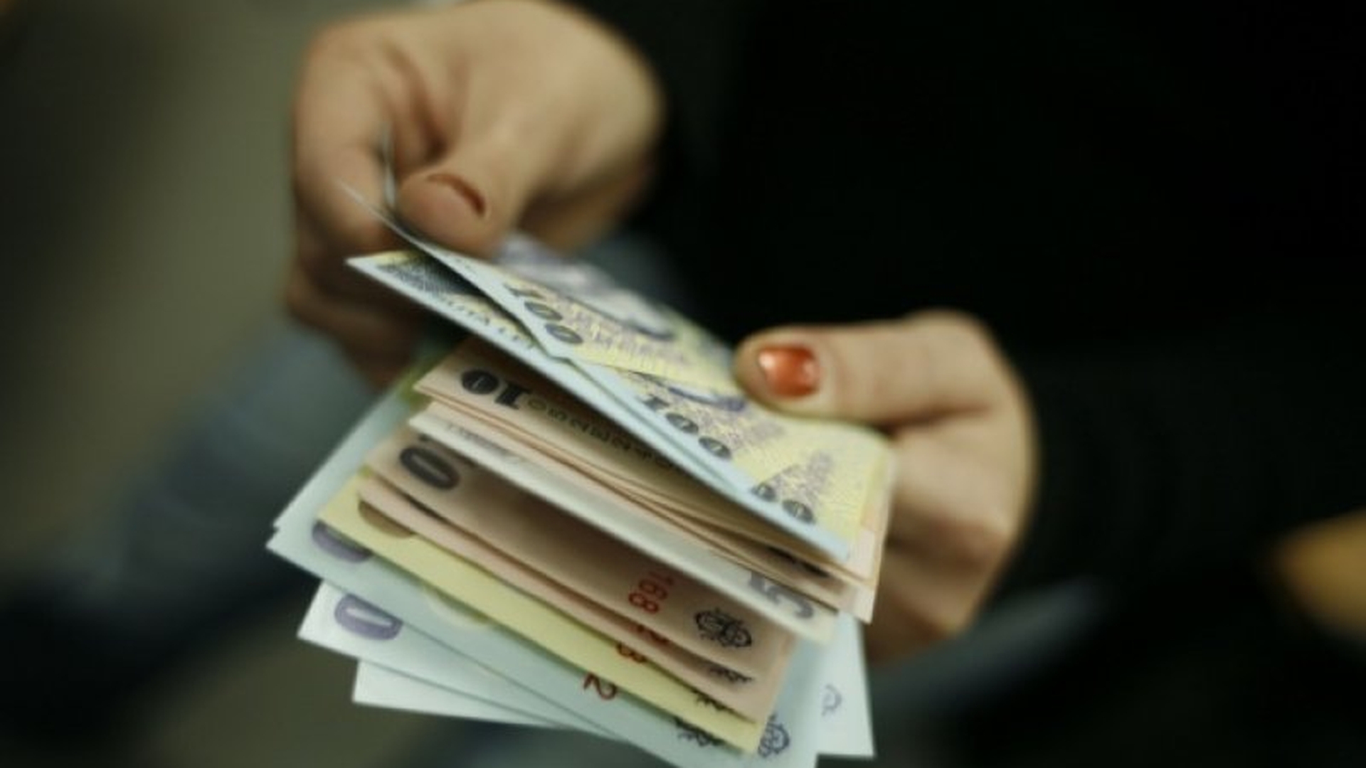 Veşti bune! Condiţiile pe care trebuie să le îndeplineşti pentru a primi 1200 lei de la Primărie