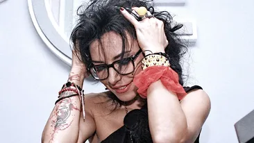 Nu ţi-ai imaginat niciodată că ar putea fi superstiţioasă! Dj Wanda are un lucru sfânt de la Ierusalim care o apără de deochi!