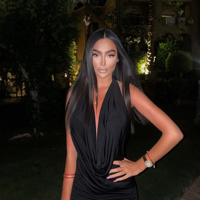 Eleonora are forme de invidiat și trăsături așa cum vezi numai la divele din filme