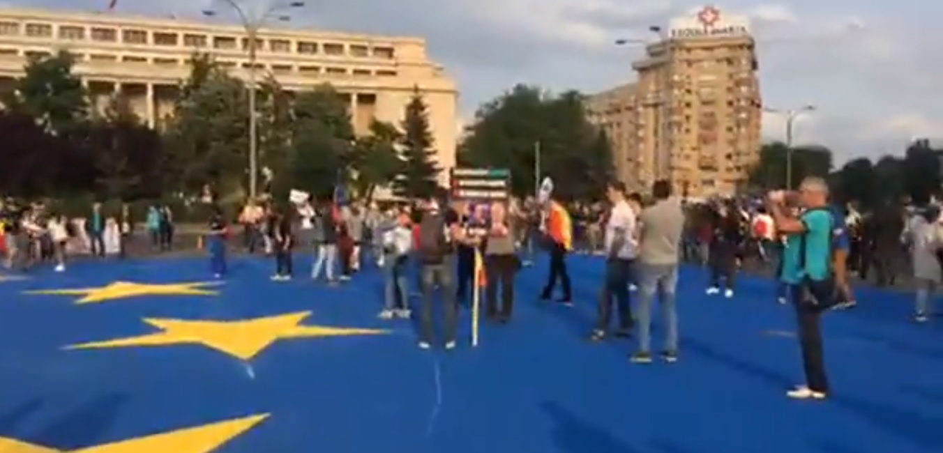 Protest în fața Guvernului. Au venit peste 2000 de oameni