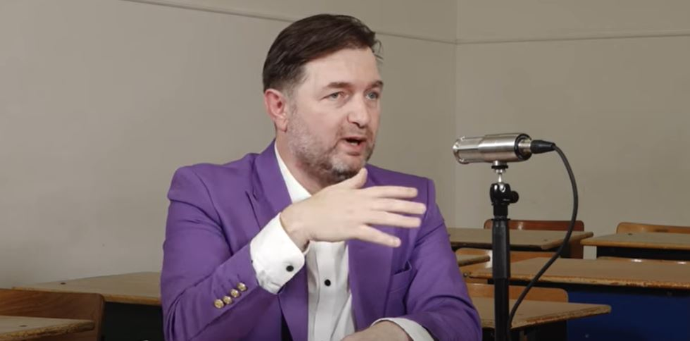 Ce ar modifica Raluca Alexandru, eleva care a luat 10 la BAC, în sistemul de învătământ. Dezvăluiri în podcastul ALTCEVA cu Adrian Aretene