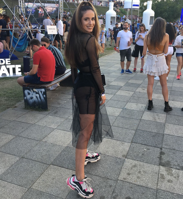 Ioana Grama, într-un OUTFIT provocator la Untold. I-a făcut o declarație de iubire unui artist cunoscut de la noi: “Îl ador pe…”