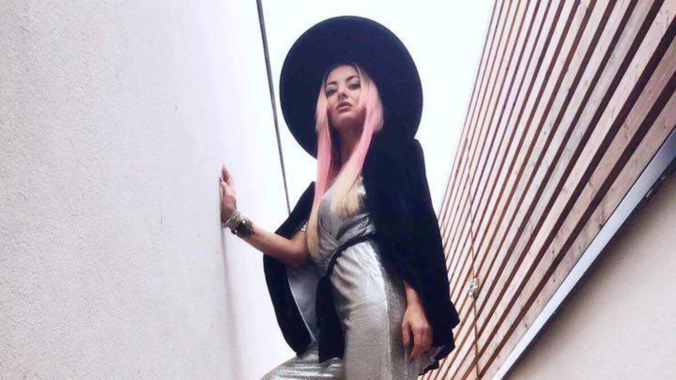 Uite cât de mult a slăbit DELIA! Cântăreaţa le-a dat peste nas răutăcioşilor şi a arătat abdomenul