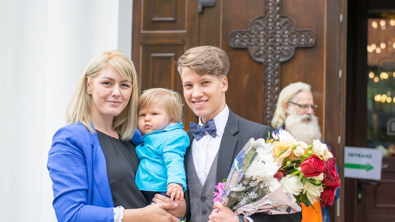Ce mare şi frumos s-a făcut băieţelul lui Sebastian Muntean! Concurentul de la „Te cunosc de undeva!” este topit după micuţul lui