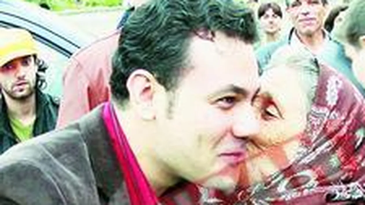 Ionut Dolanescu a fost alaptat de tanti Catina