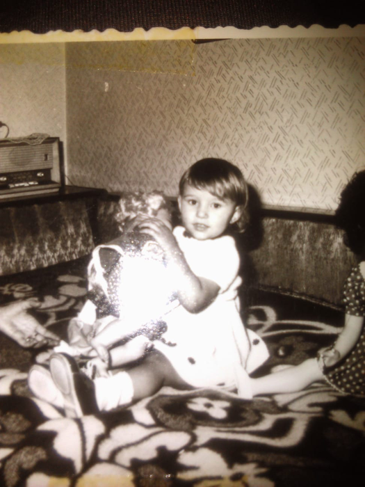 Diana Șoșoacă, în copilărie. Foto: femeide10.ro