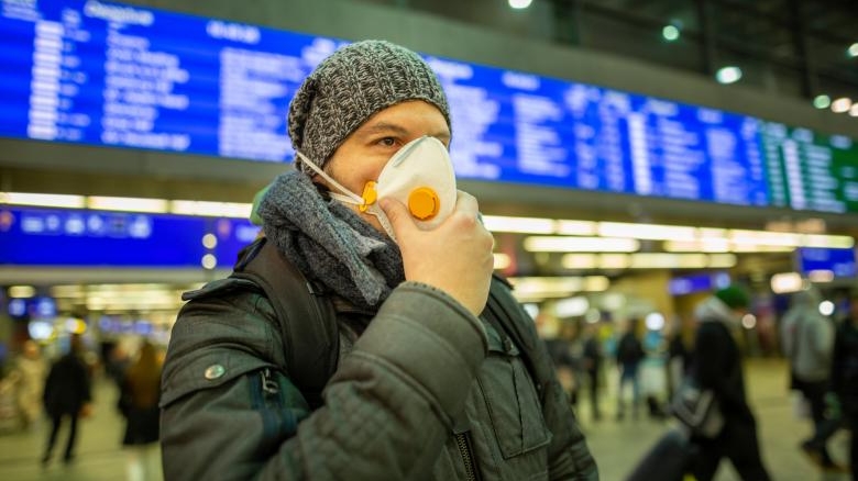 Anunț de ultimă oră! Lista cu „zonele roșii” a fost actualizată. Cetățenii români care vin din aceste 12 țări intră în carantină