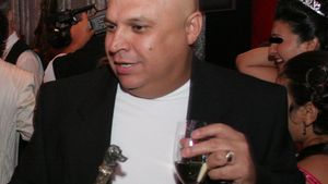 Nasul lui Jean de la Craiova a mancat, a baut, dar nu a platit. Oneata a sters-o englezeste de la hotel dupa ce-a golit minibarul